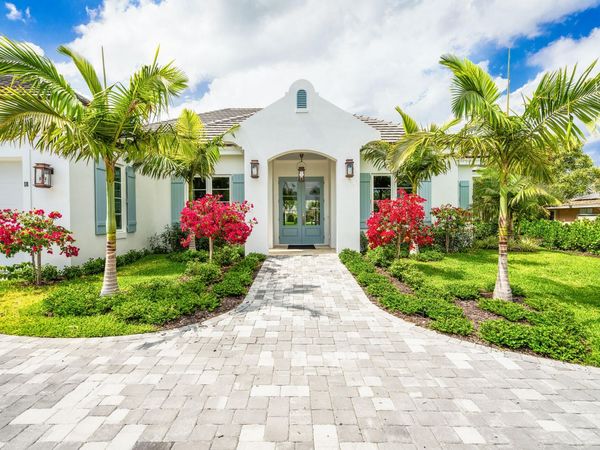 18 Seahorse Lane, Vero Beach, FL 32960
