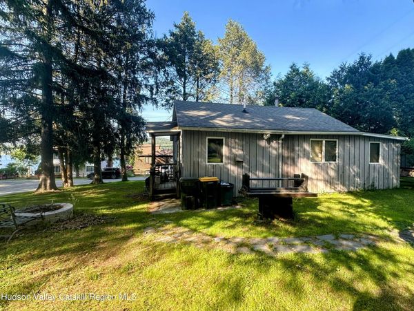 81 SW Sw Colony Road, Hillsdale, NY 12529