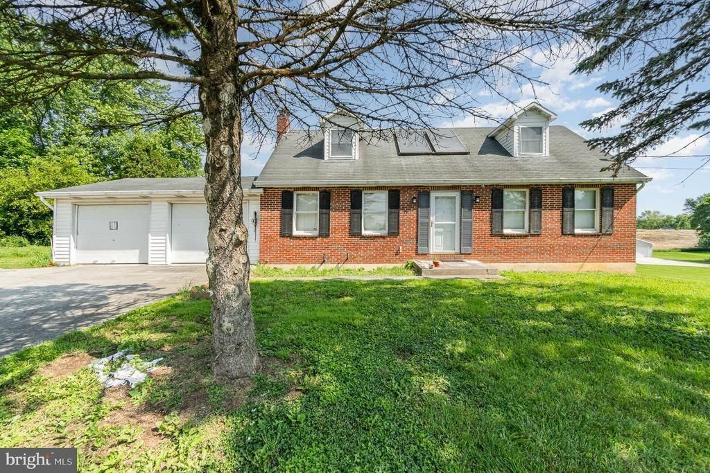 1370 W TRINDLE ROAD, CARLISLE, PA 17015