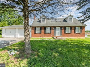 1370 W TRINDLE ROAD, CARLISLE, PA 17015