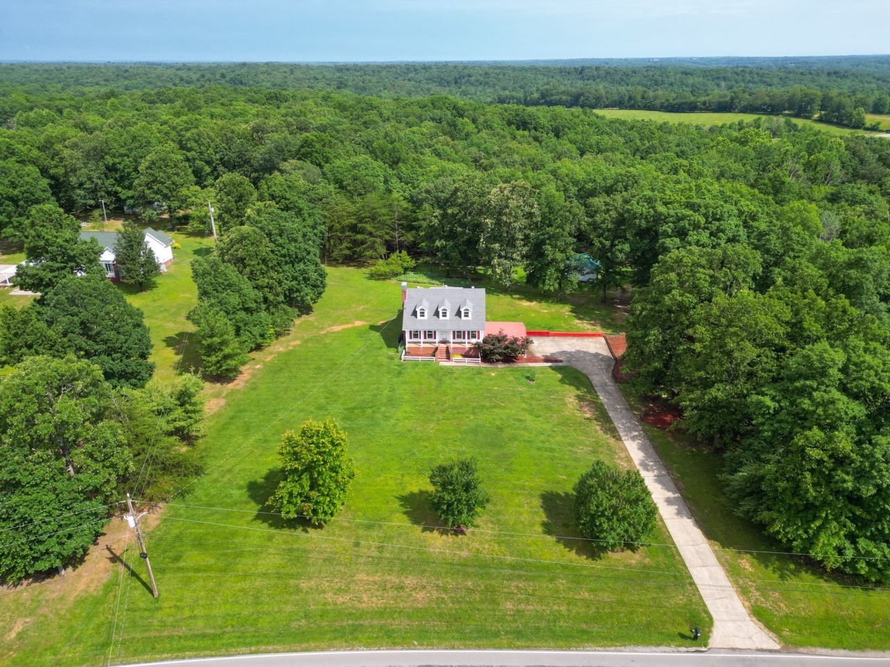 4045 Old Nashville Hwy Mc Ewen, TN 37101