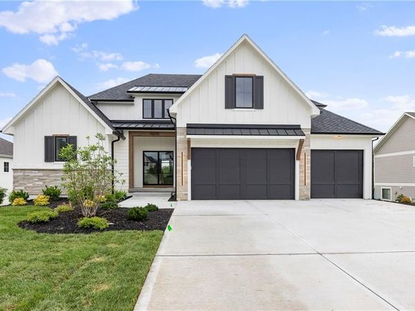 10675 W 142nd Terrace, Overland Park, KS 66221