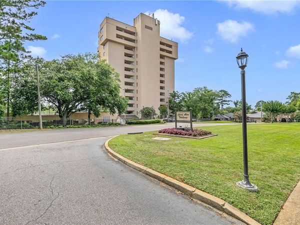 100 Tower Drive, Unit 704, Daphne, AL 36526