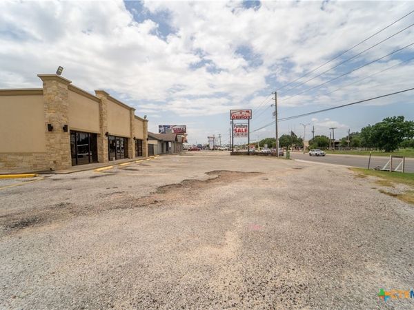 6602 N Navarro Street, Victoria, TX 77904