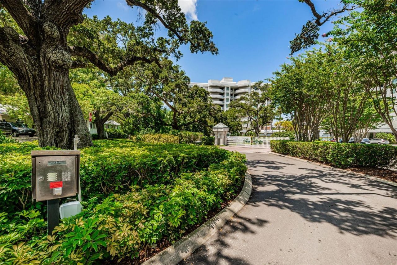 1 Seaside Lane, Unit 302, Belleair, FL 33756 Photo