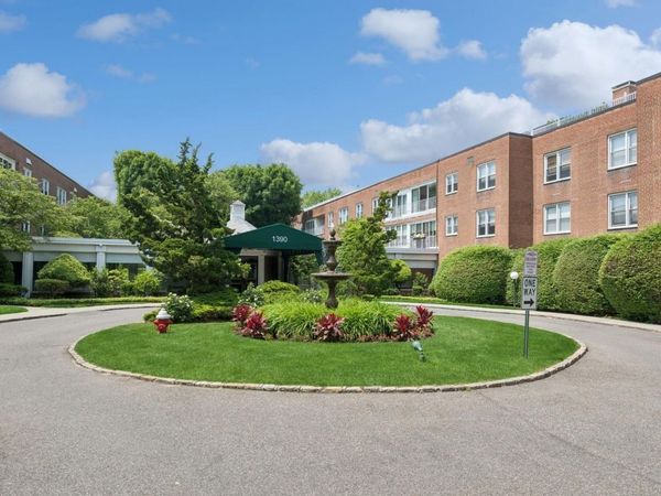 1390 Broadway, Unit 118, Hewlett, NY 11557