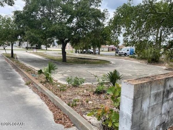 223 Ridgewood Avenue, Holly Hill, FL 32117