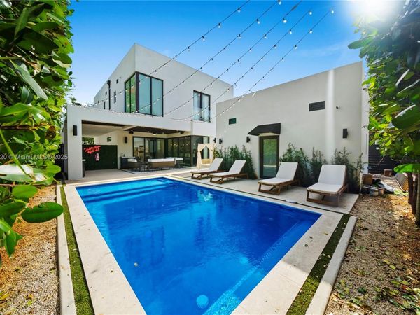 550 NW 42nd St, Miami, FL 33127