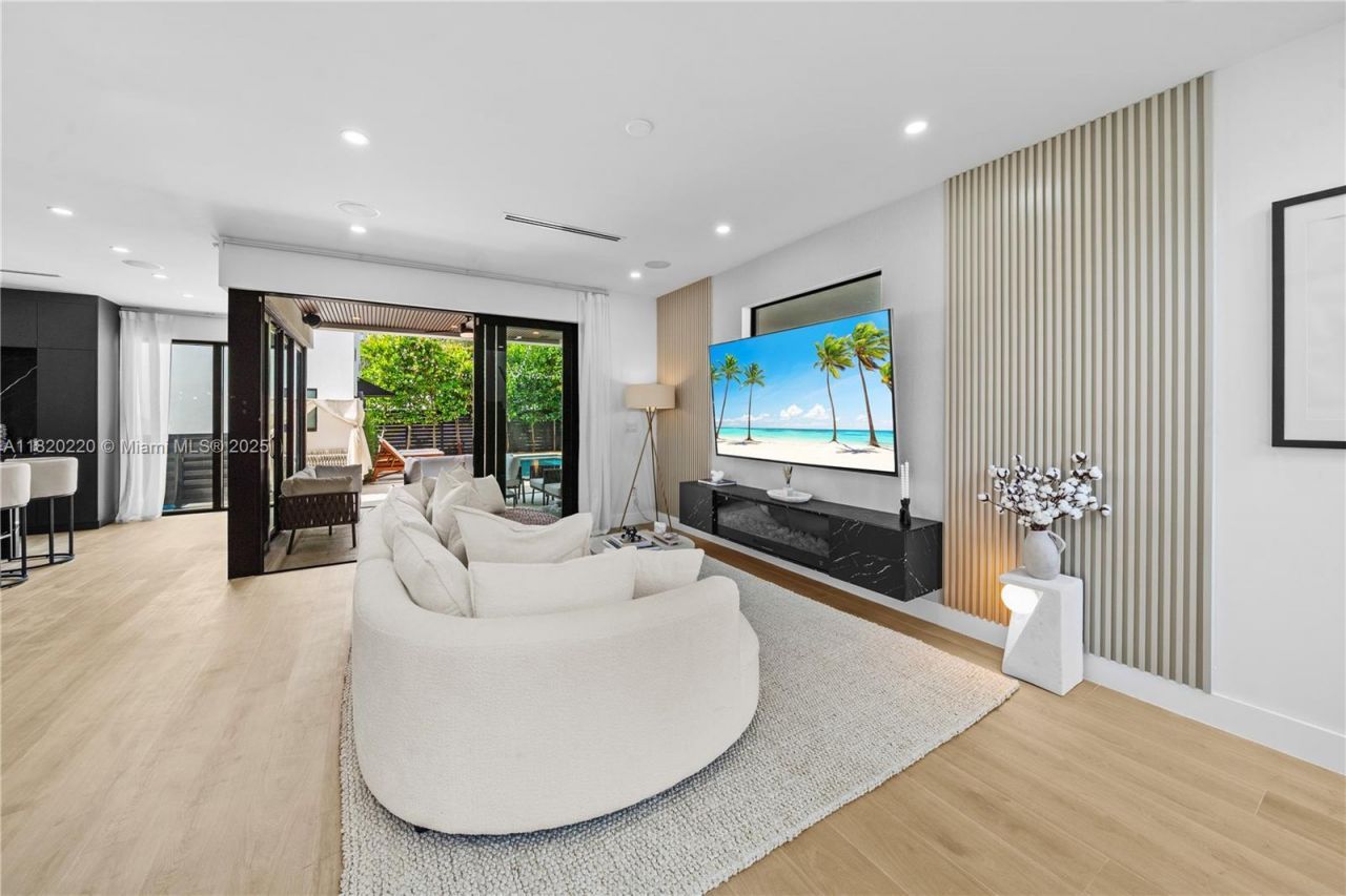 550 NW 42nd St, Miami, FL 33127 Photo