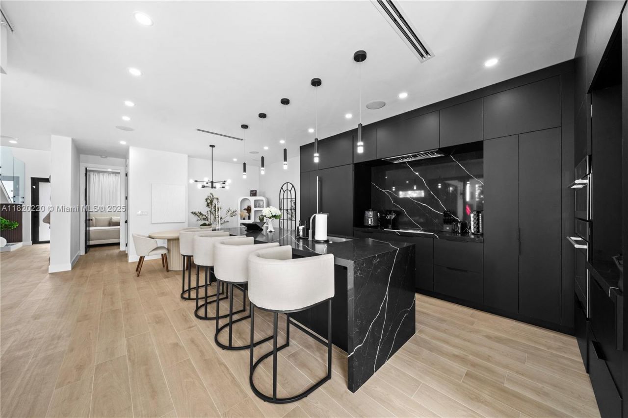 550 NW 42nd St, Miami, FL 33127 Photo