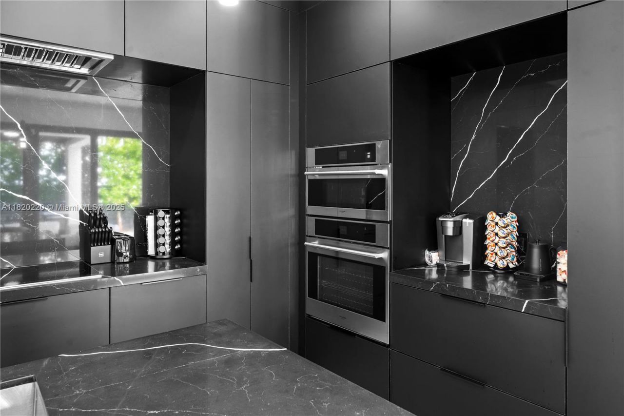 550 NW 42nd St, Miami, FL 33127 Photo