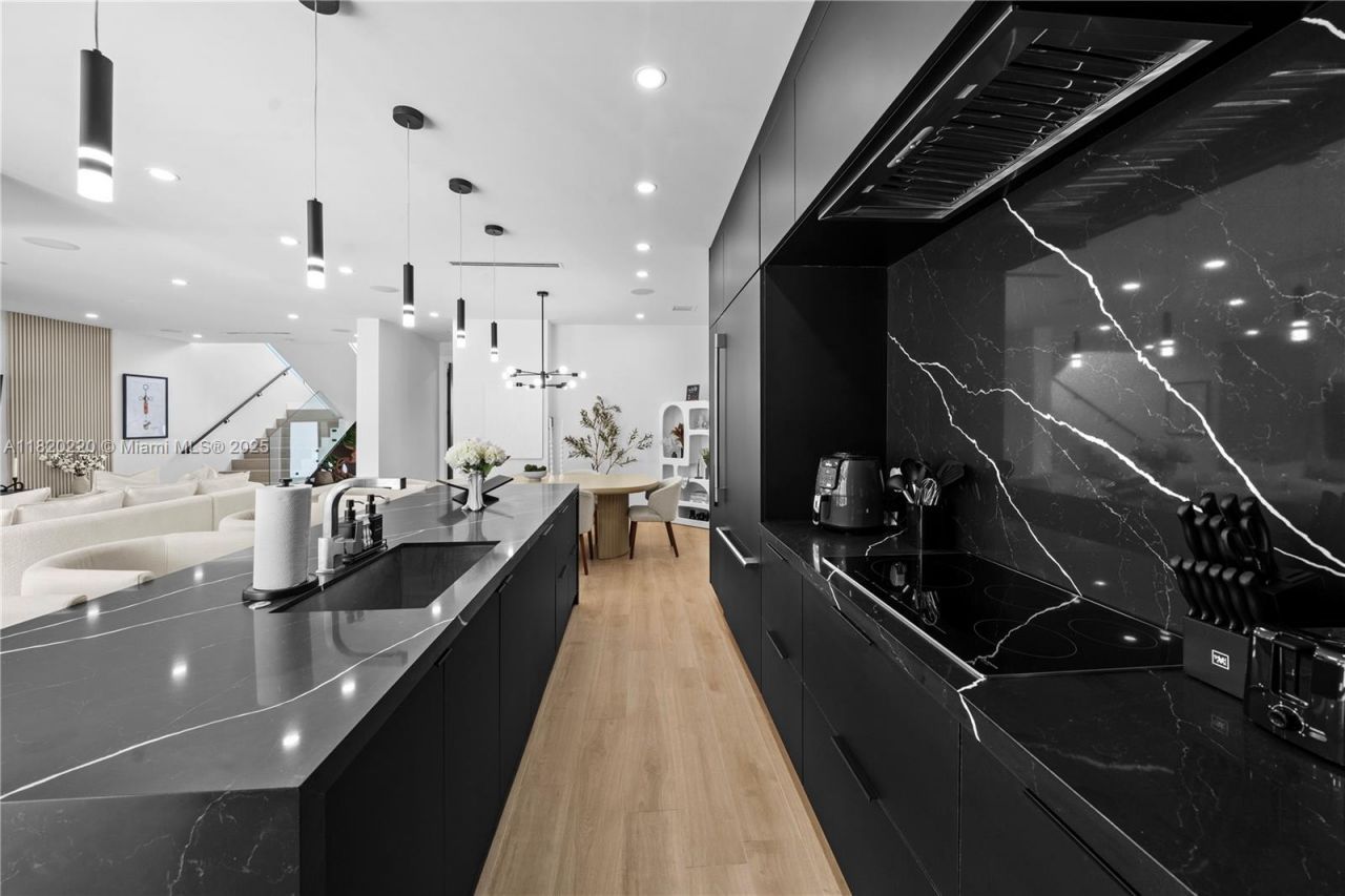 550 NW 42nd St, Miami, FL 33127 Photo