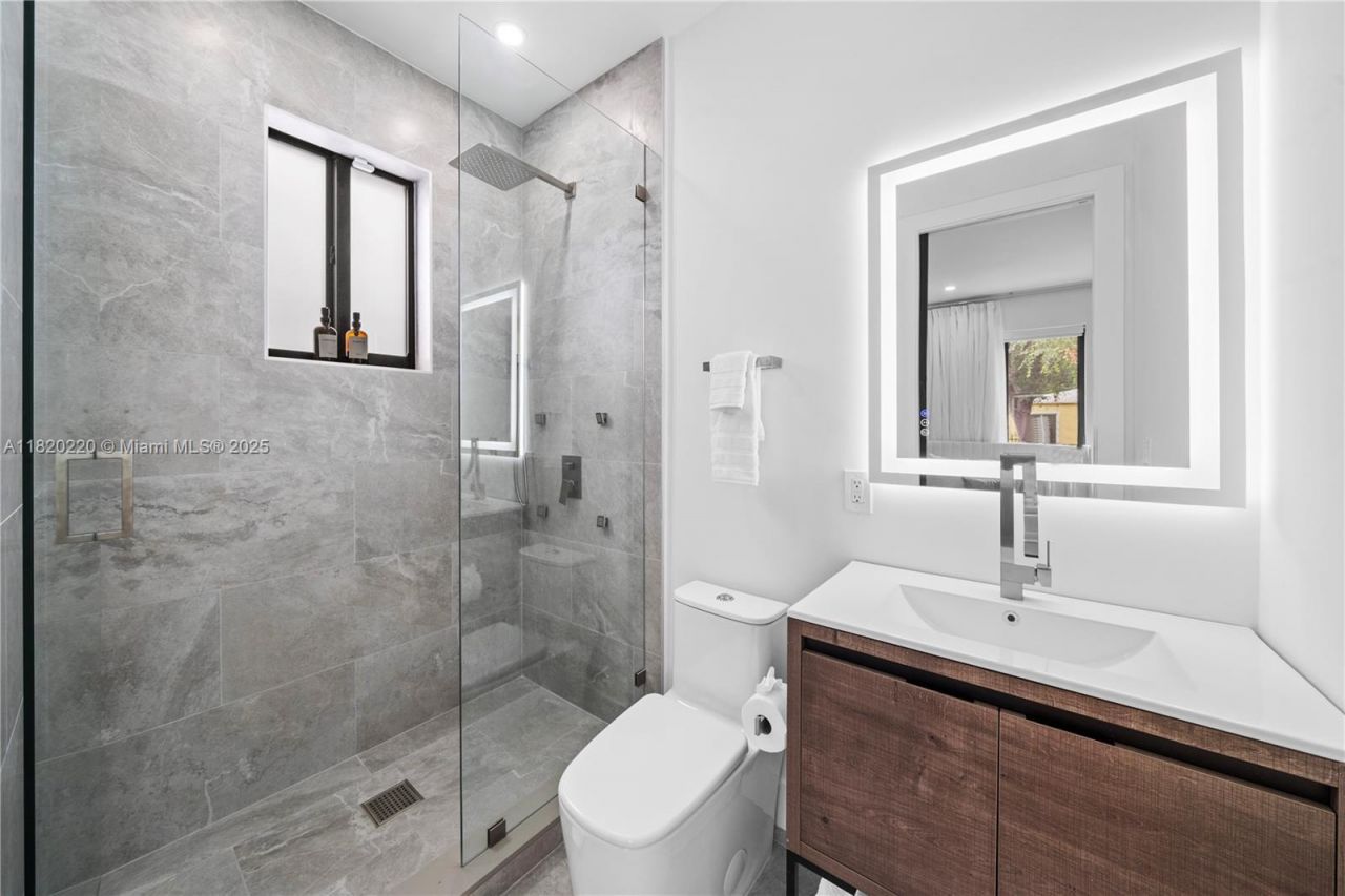 550 NW 42nd St, Miami, FL 33127 Photo