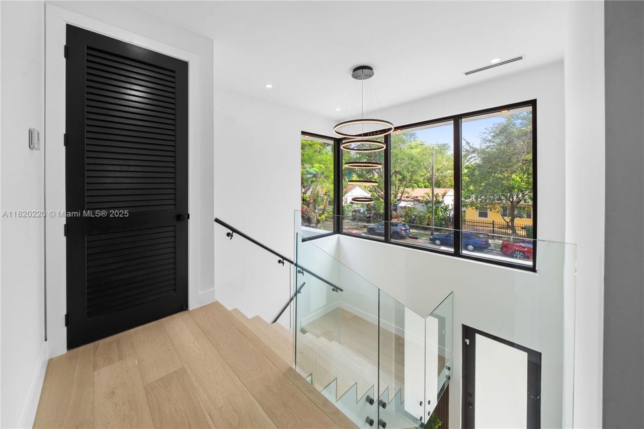 550 NW 42nd St, Miami, FL 33127 Photo