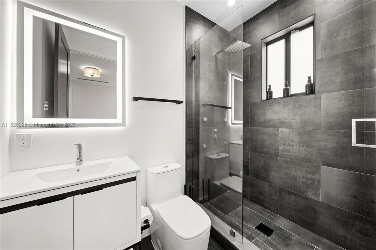 550 NW 42nd St, Miami, FL 33127 Photo