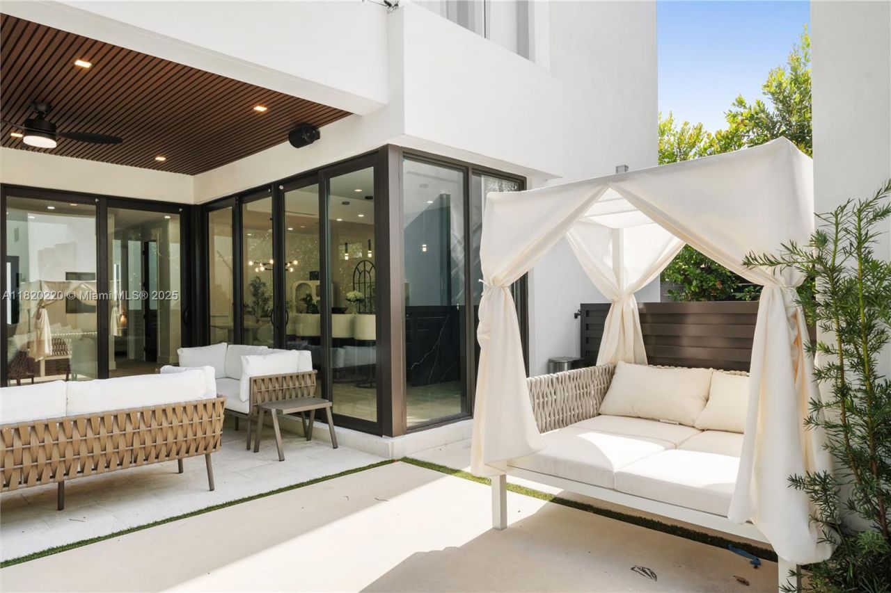 550 NW 42nd St, Miami, FL 33127 Photo