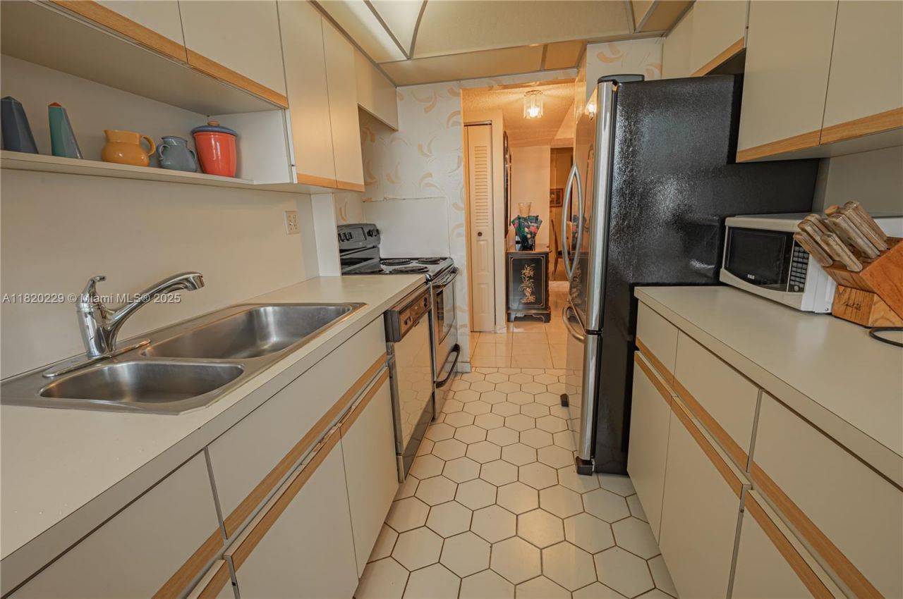 301 174th St, Unit 2317, Sunny Isles Beach, FL 33160 Photo