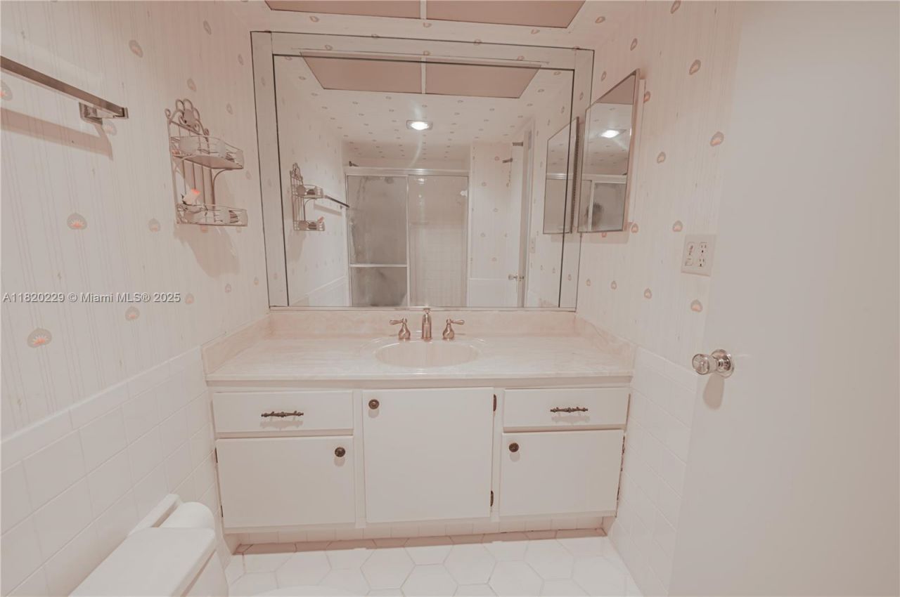 301 174th St, Unit 2317, Sunny Isles Beach, FL 33160 Photo