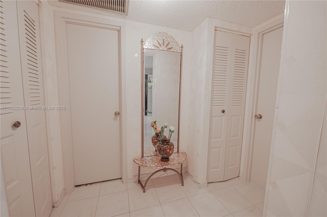 301 174th St, Unit 2317, Sunny Isles Beach, FL 33160 Photo