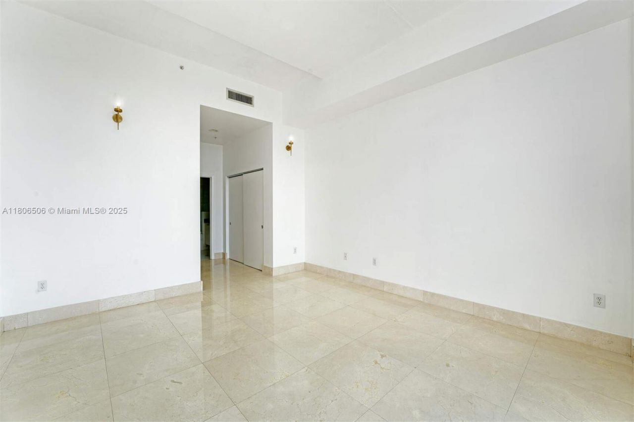 2001 Meridian Ave, Unit 516, Miami Beach, FL 33139 Photo