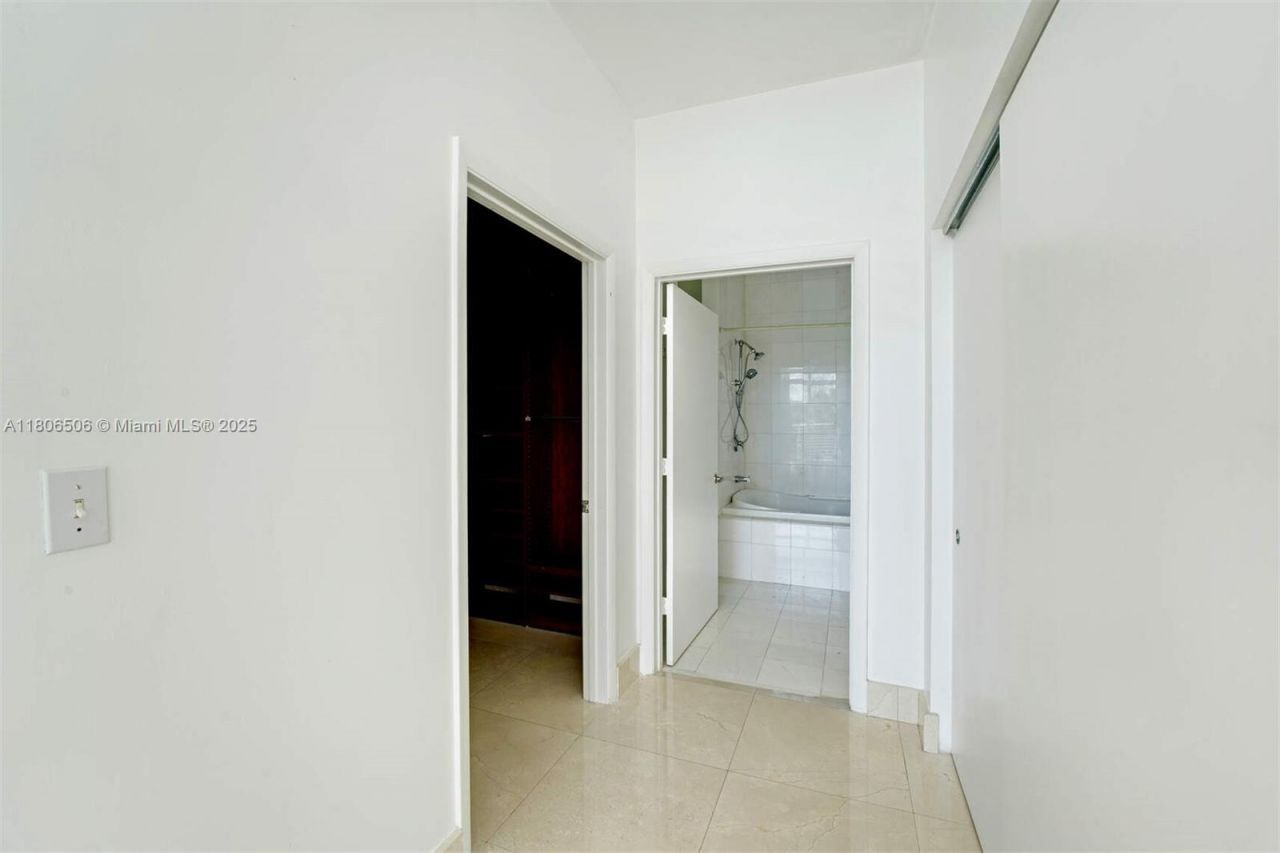 2001 Meridian Ave, Unit 516, Miami Beach, FL 33139 Photo