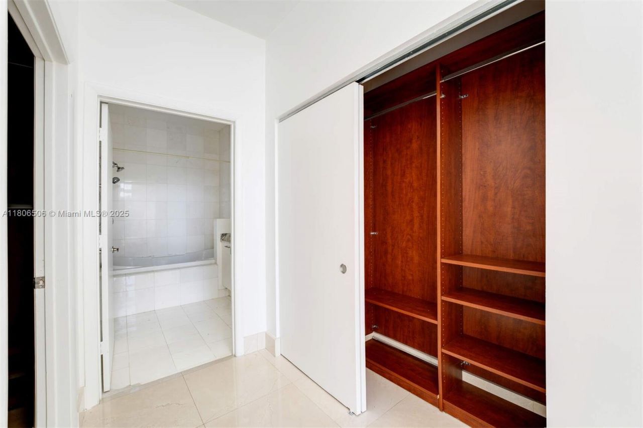 2001 Meridian Ave, Unit 516, Miami Beach, FL 33139 Photo