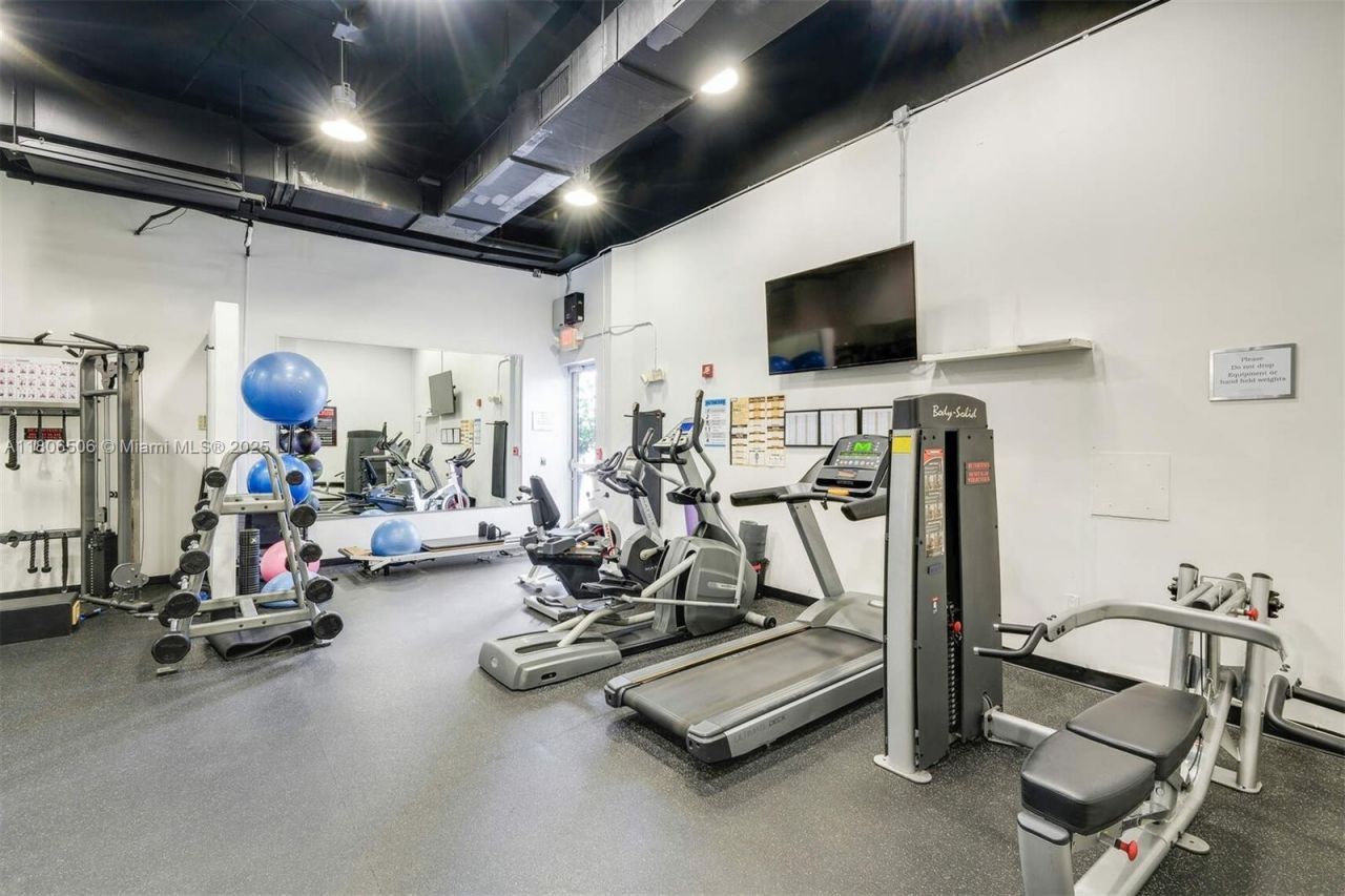 2001 Meridian Ave, Unit 516, Miami Beach, FL 33139 Photo