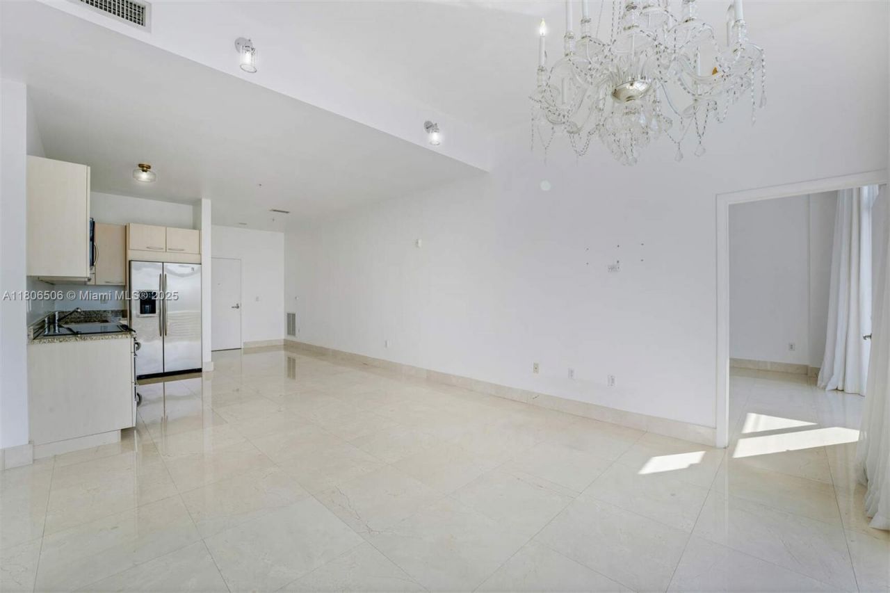 2001 Meridian Ave, Unit 516, Miami Beach, FL 33139 Photo