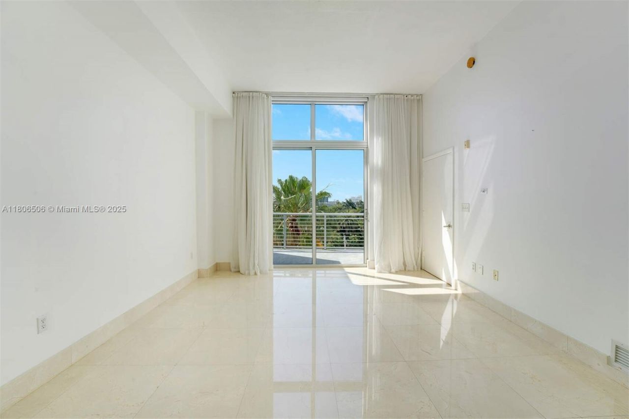 2001 Meridian Ave, Unit 516, Miami Beach, FL 33139 Photo