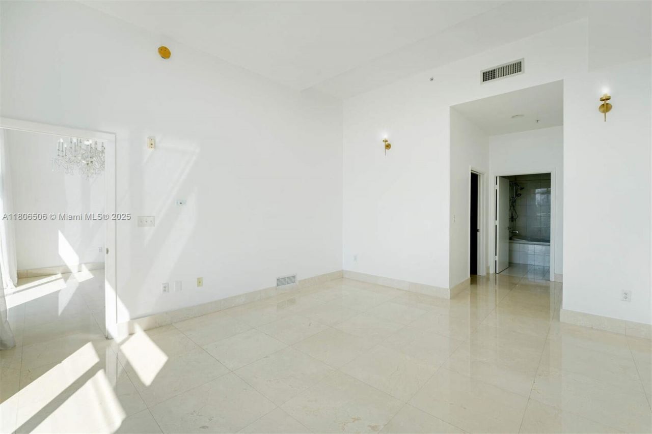 2001 Meridian Ave, Unit 516, Miami Beach, FL 33139 Photo