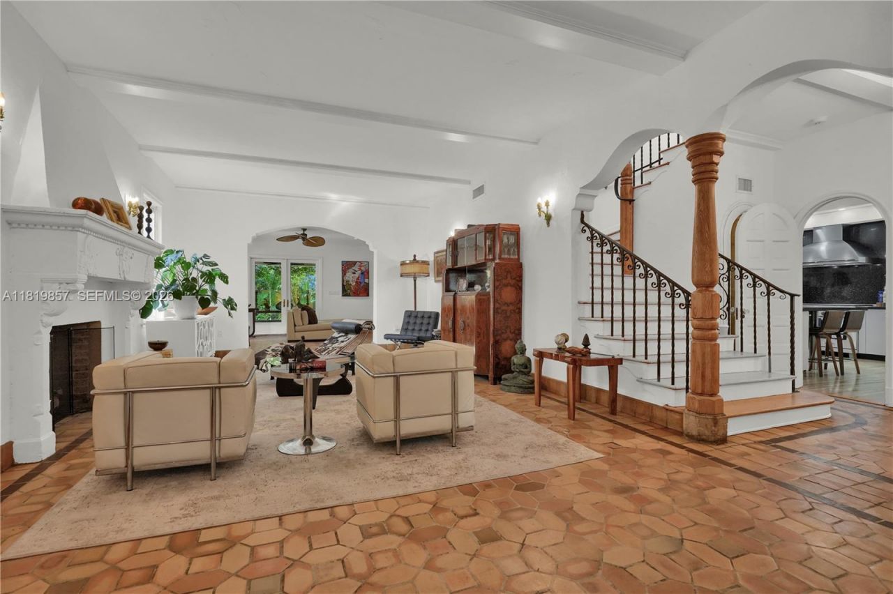 2050 Alton Rd, Miami Beach, FL 33140 Photo