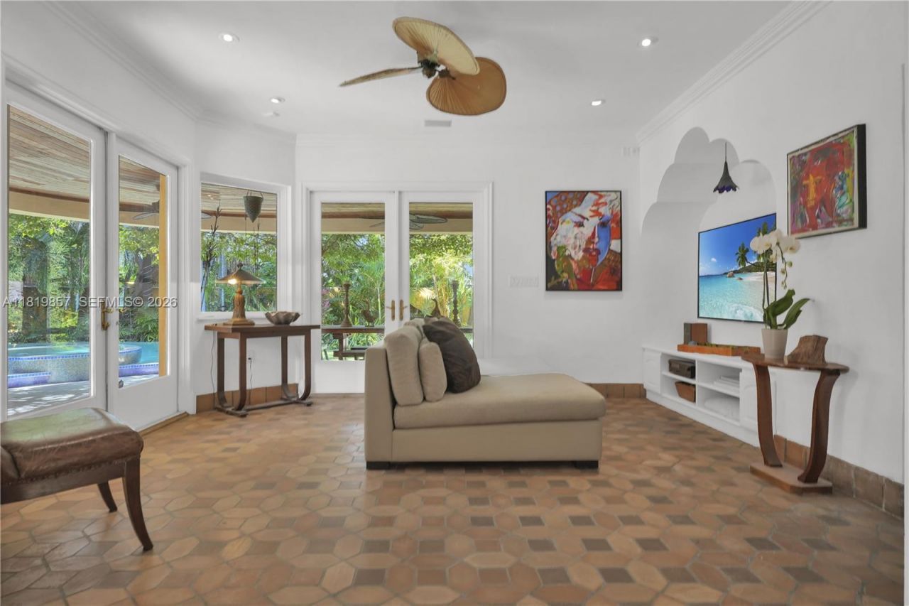 2050 Alton Rd, Miami Beach, FL 33140 Photo