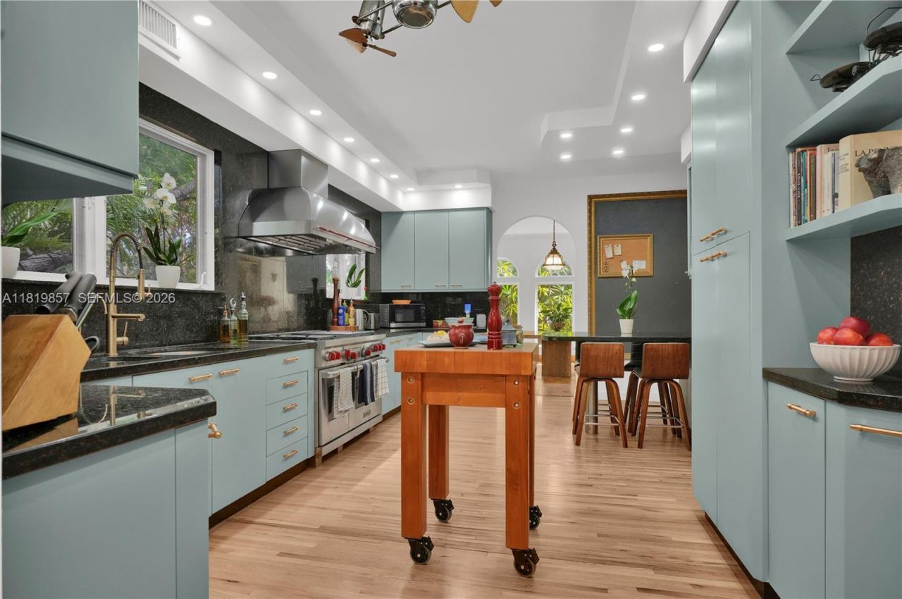 2050 Alton Rd, Miami Beach, FL 33140 Photo