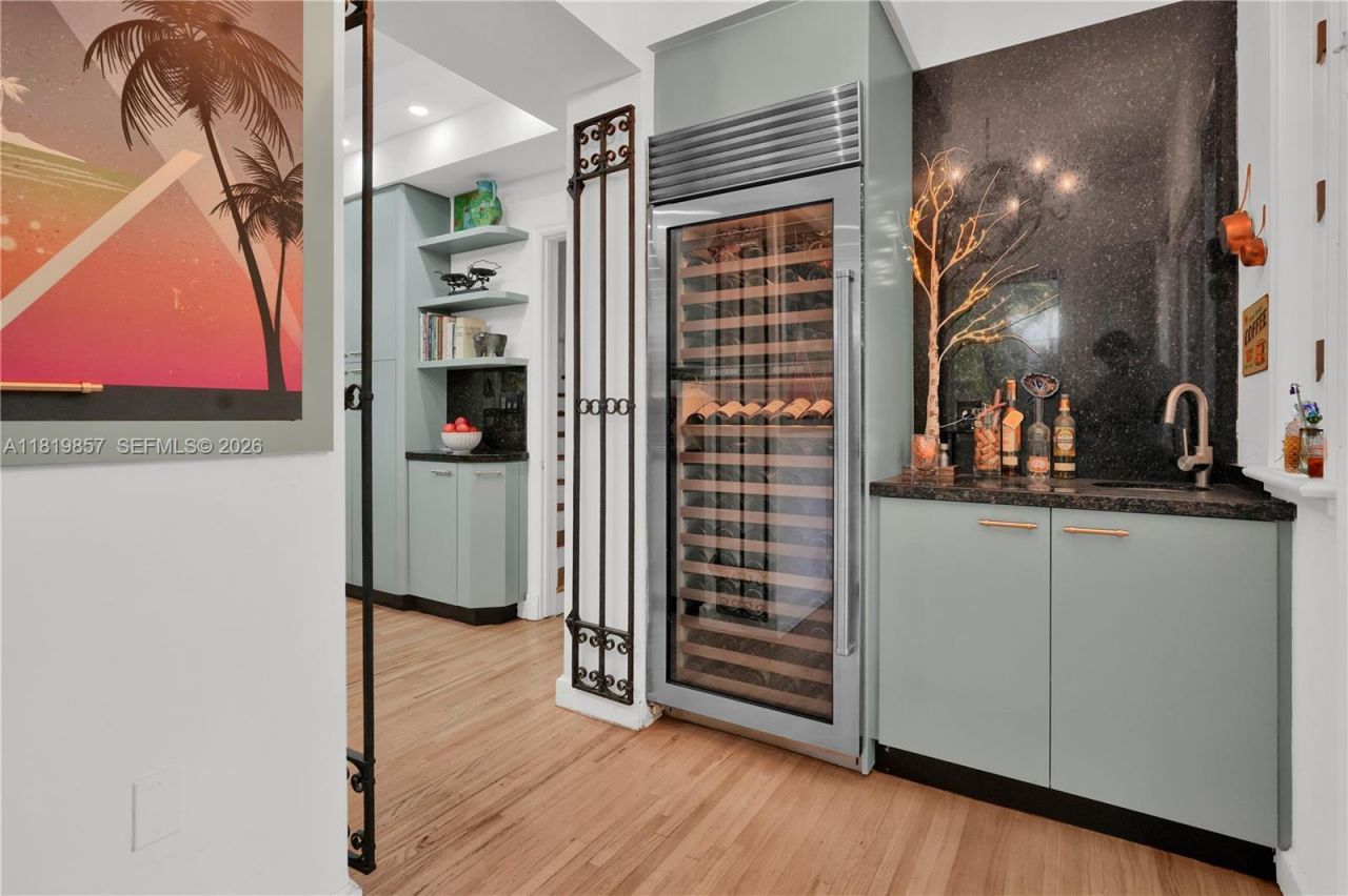 2050 Alton Rd, Miami Beach, FL 33140 Photo