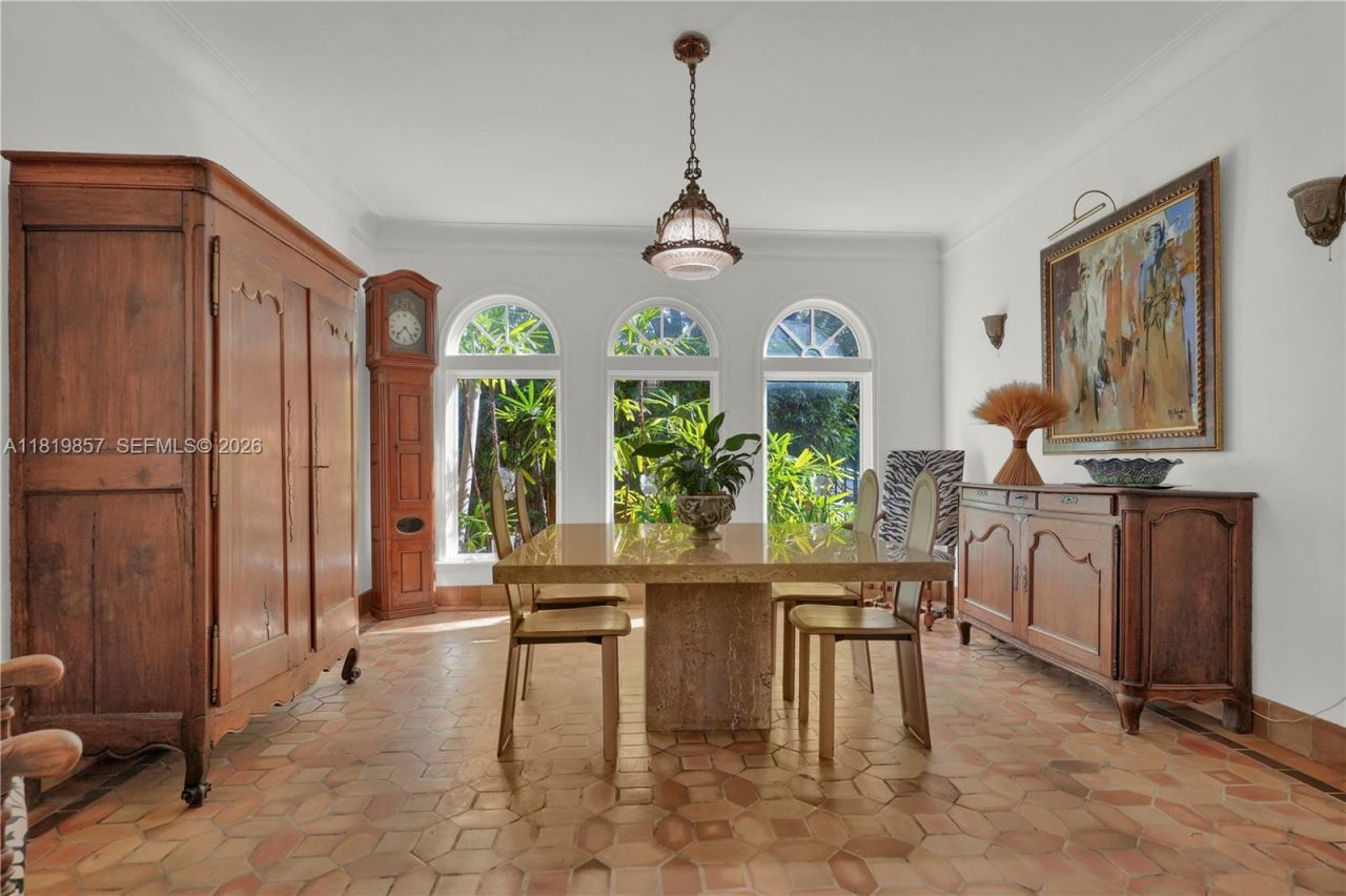 2050 Alton Rd, Miami Beach, FL 33140 Photo