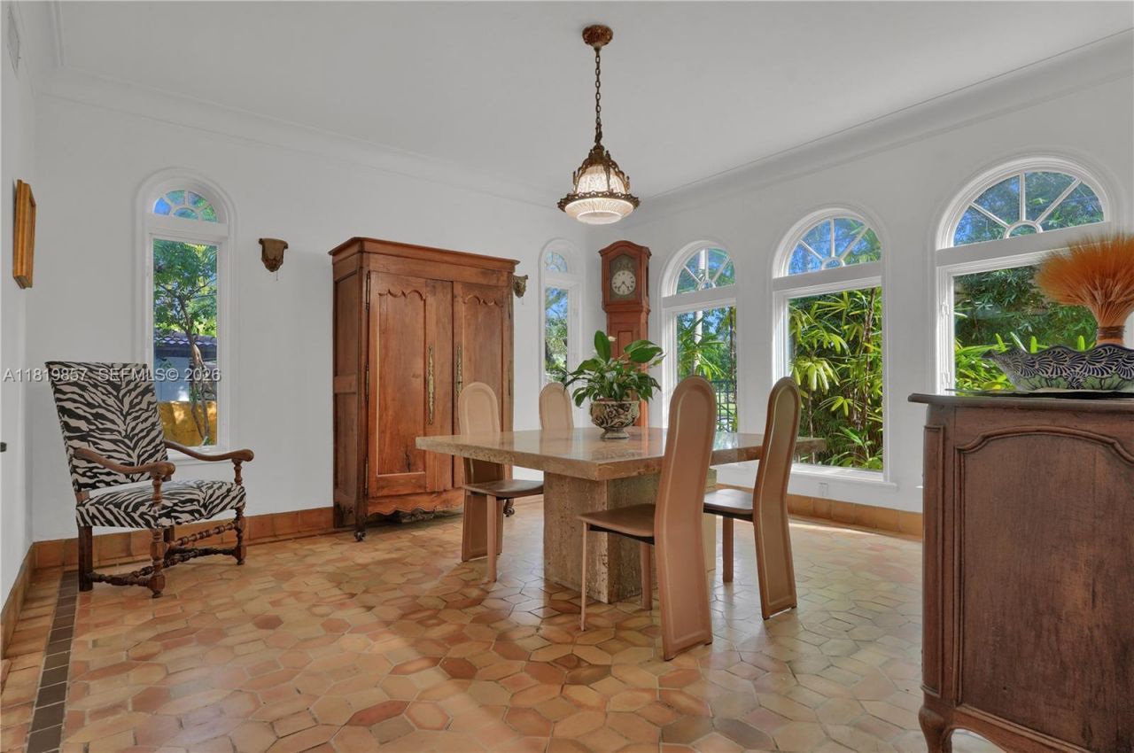 2050 Alton Rd, Miami Beach, FL 33140 Photo