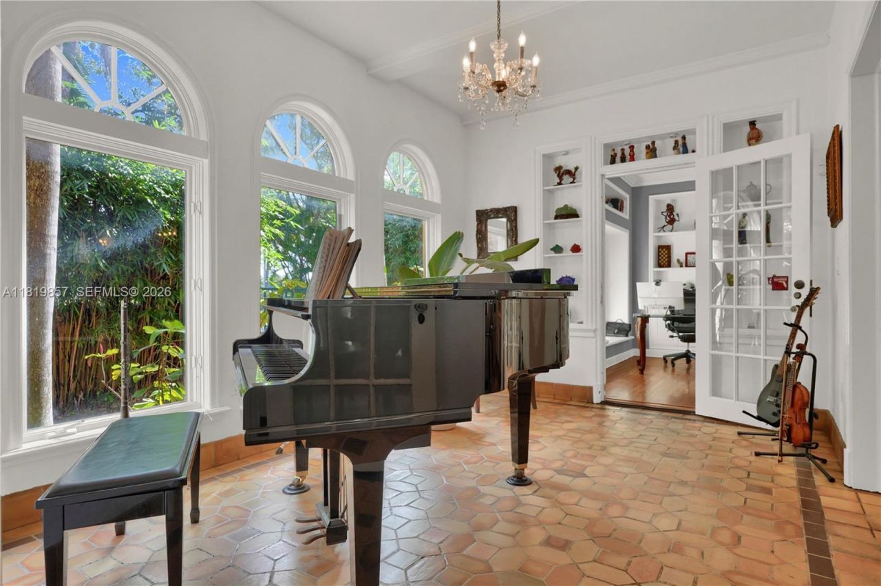 2050 Alton Rd, Miami Beach, FL 33140 Photo