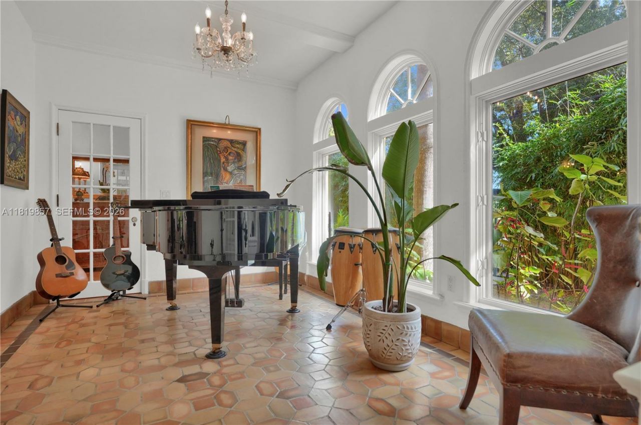 2050 Alton Rd, Miami Beach, FL 33140 Photo