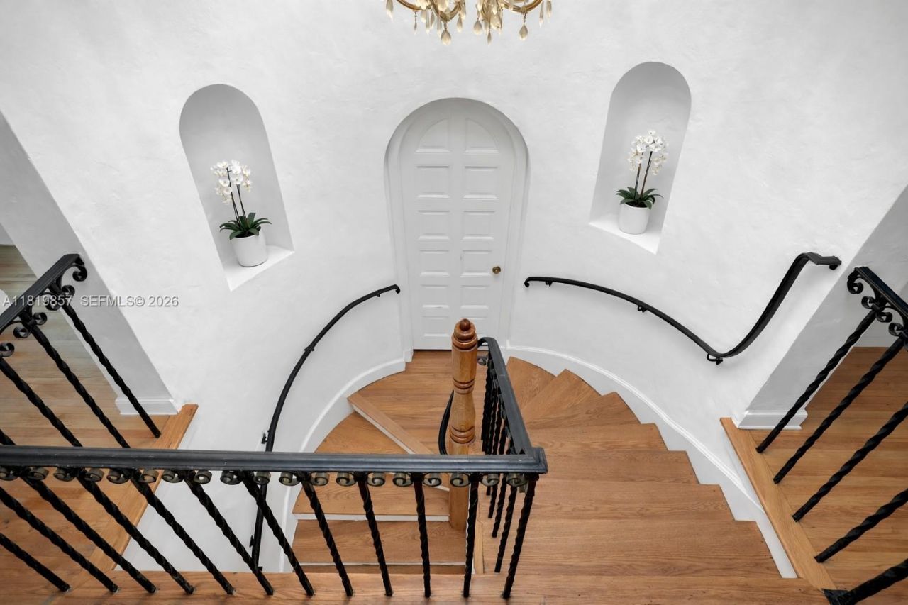 2050 Alton Rd, Miami Beach, FL 33140 Photo