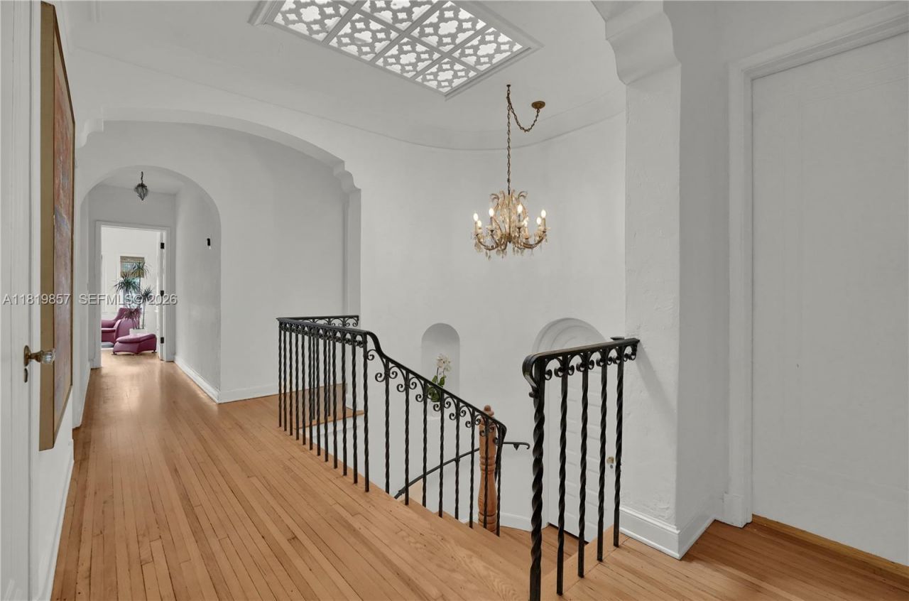 2050 Alton Rd, Miami Beach, FL 33140 Photo