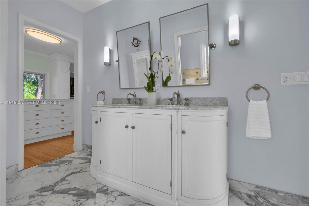 2050 Alton Rd, Miami Beach, FL 33140 Photo