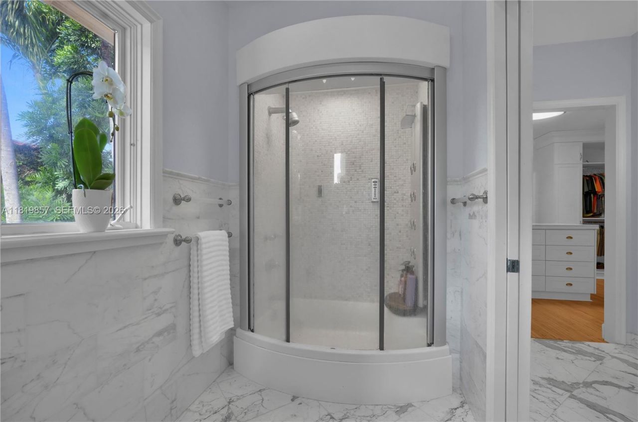 2050 Alton Rd, Miami Beach, FL 33140 Photo