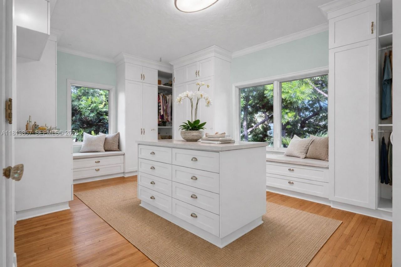 2050 Alton Rd, Miami Beach, FL 33140 Photo