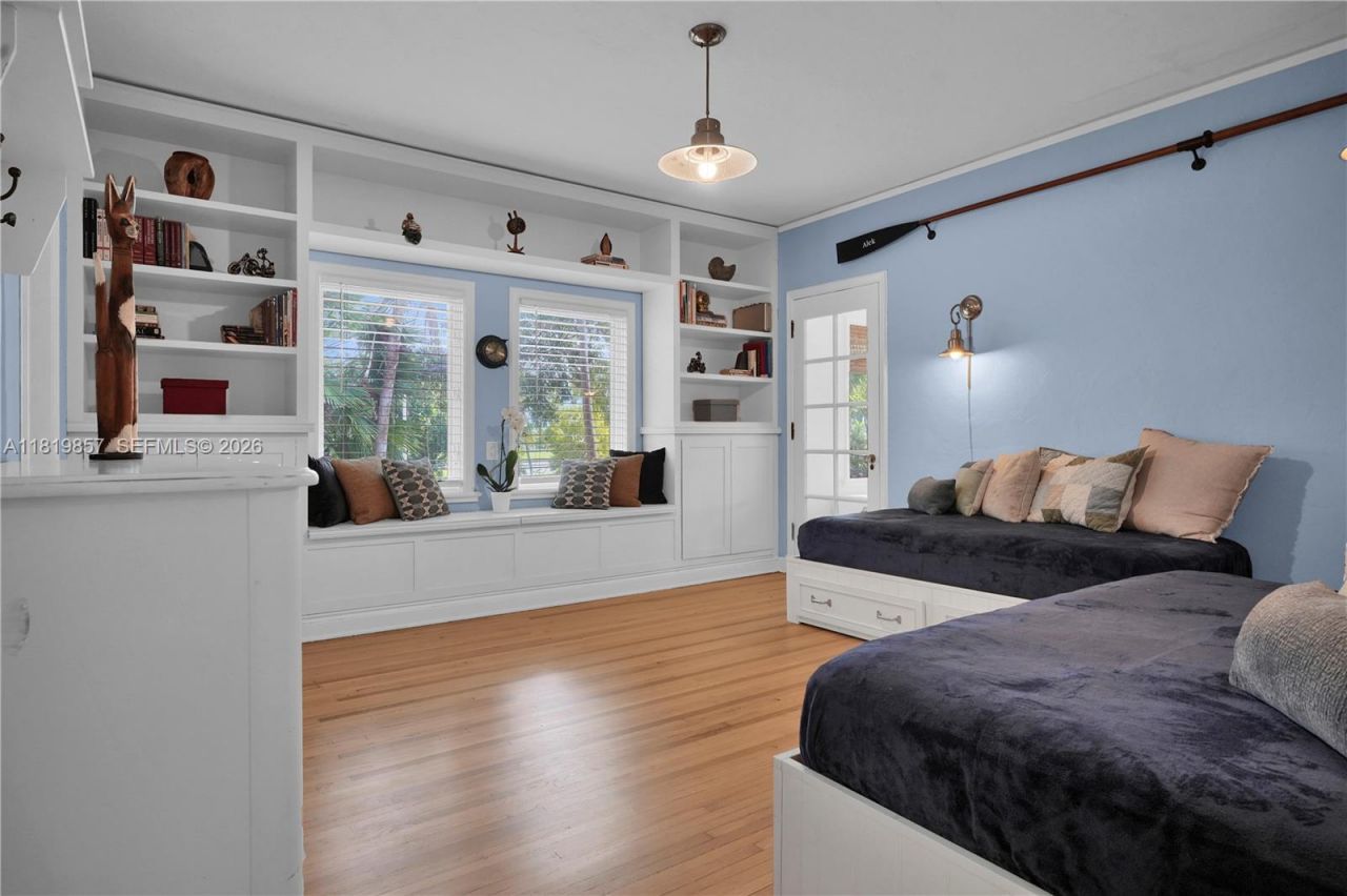 2050 Alton Rd, Miami Beach, FL 33140 Photo