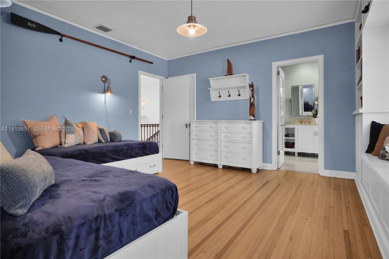 2050 Alton Rd, Miami Beach, FL 33140 Photo