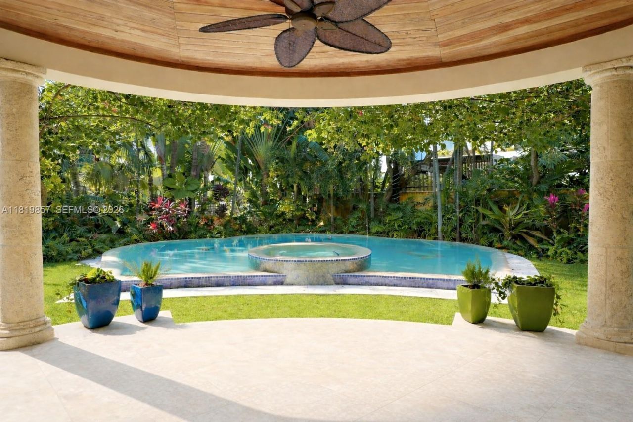 2050 Alton Rd, Miami Beach, FL 33140 Photo