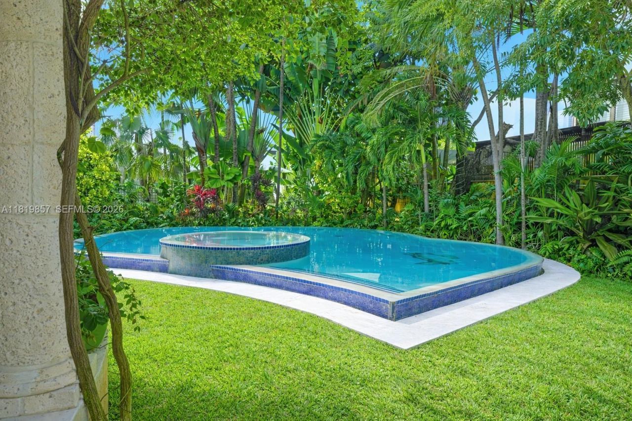 2050 Alton Rd, Miami Beach, FL 33140 Photo