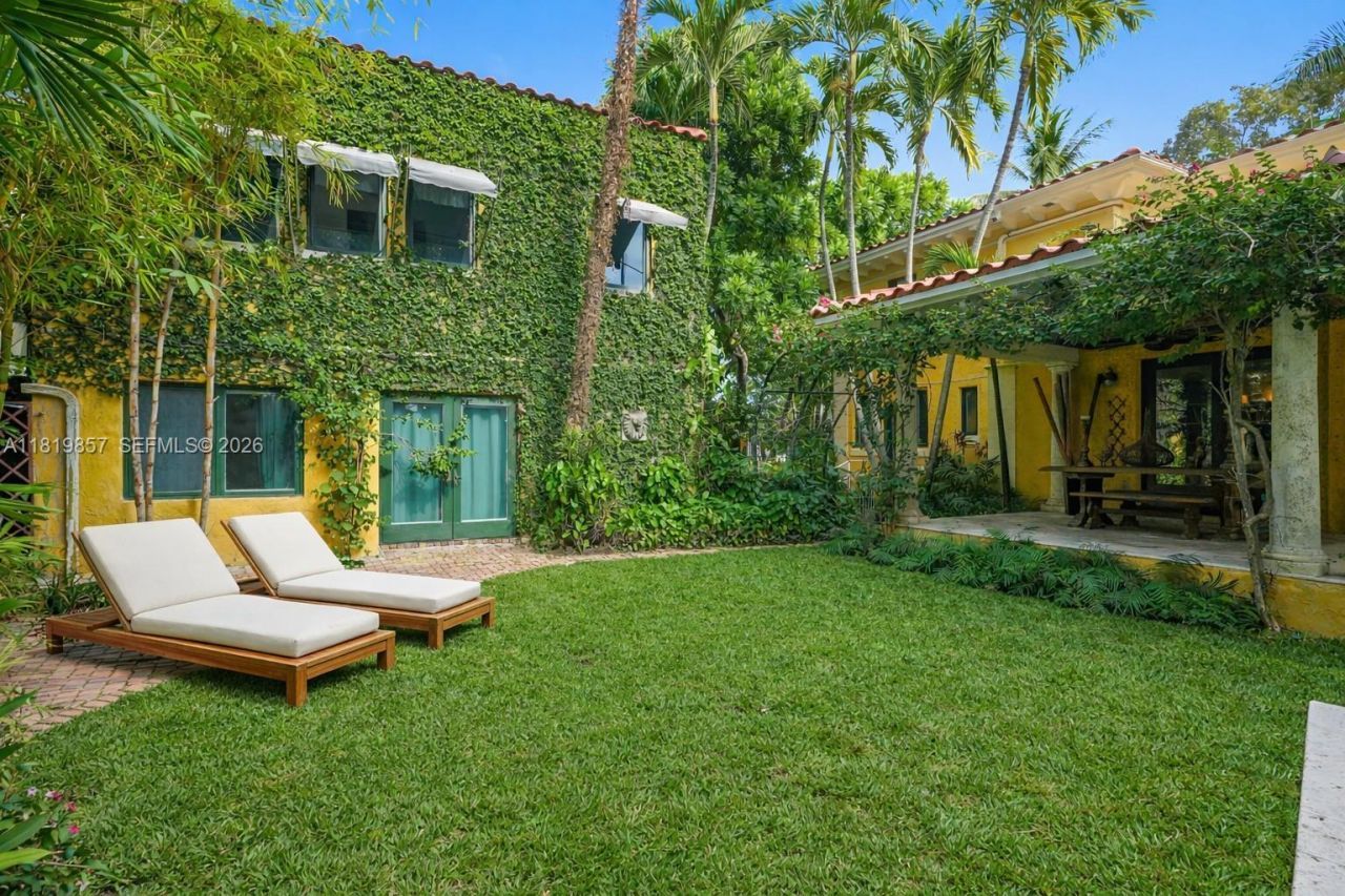 2050 Alton Rd, Miami Beach, FL 33140 Photo