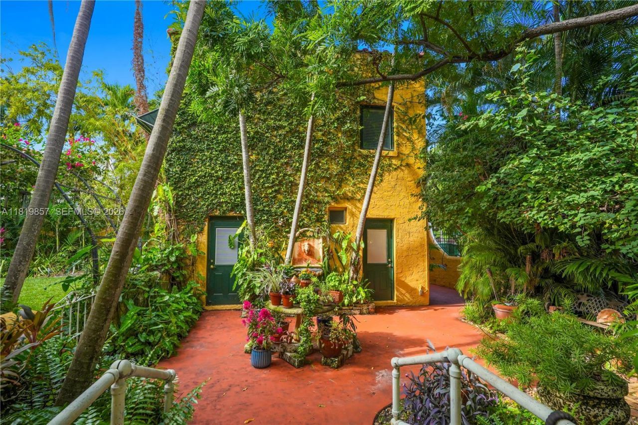 2050 Alton Rd, Miami Beach, FL 33140 Photo