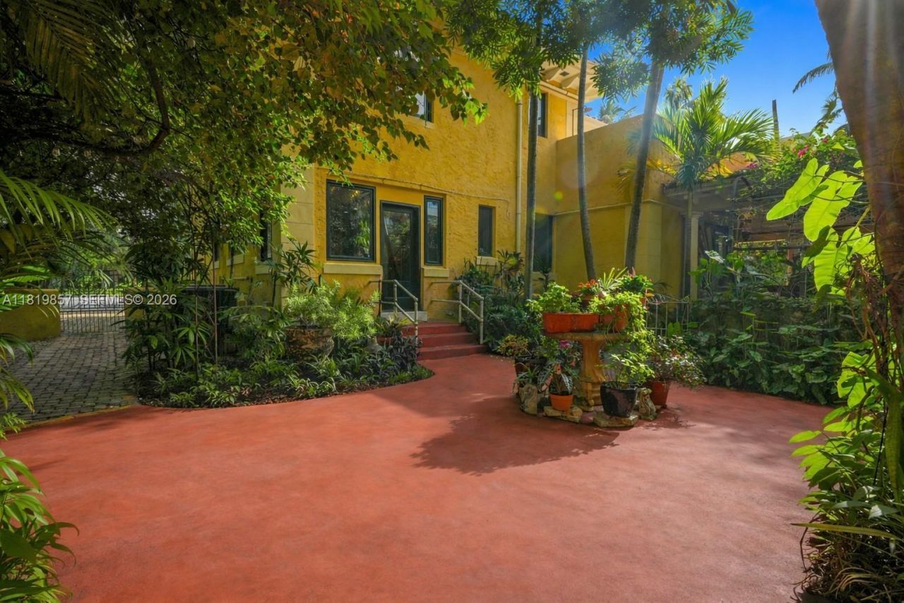 2050 Alton Rd, Miami Beach, FL 33140 Photo